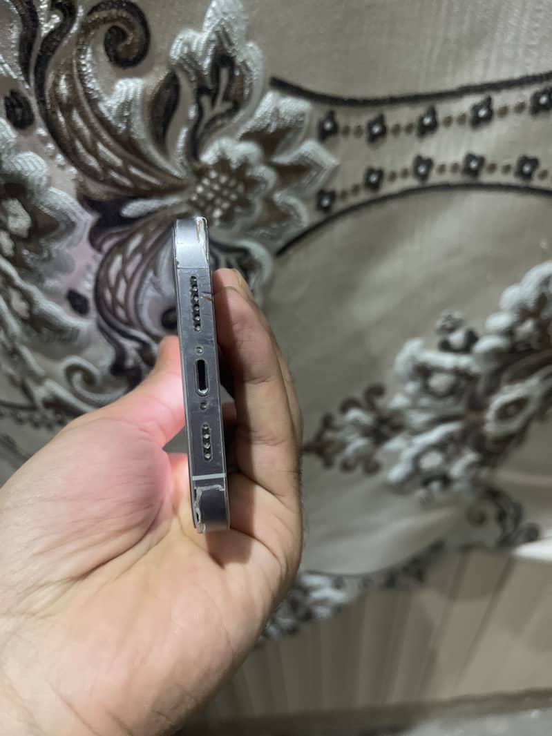 Apple iPhone 14 Pro Max 4