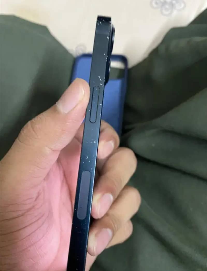 Apple iPhone 13 2