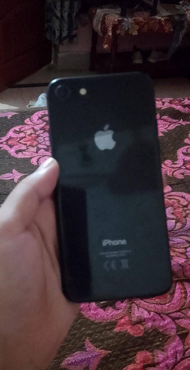 Apple iPhone 8 1