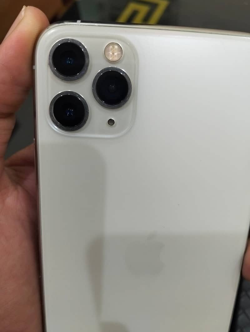 Apple iPhone 11 Pro Max 3