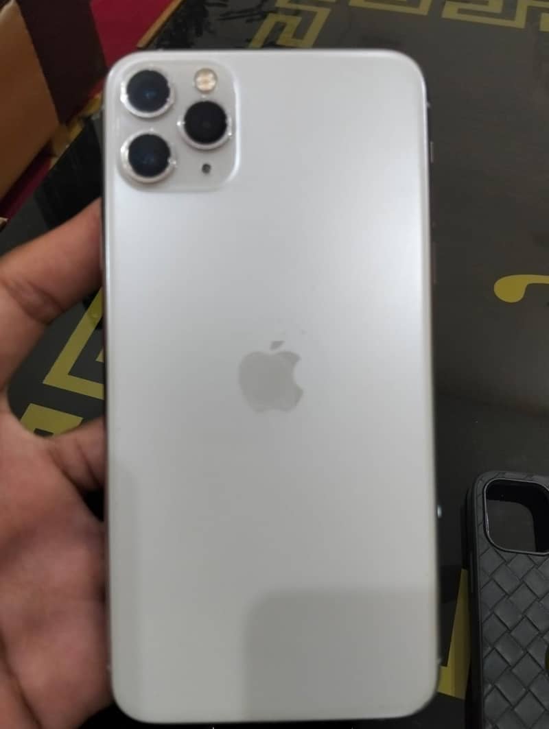 Apple iPhone 11 Pro Max 4