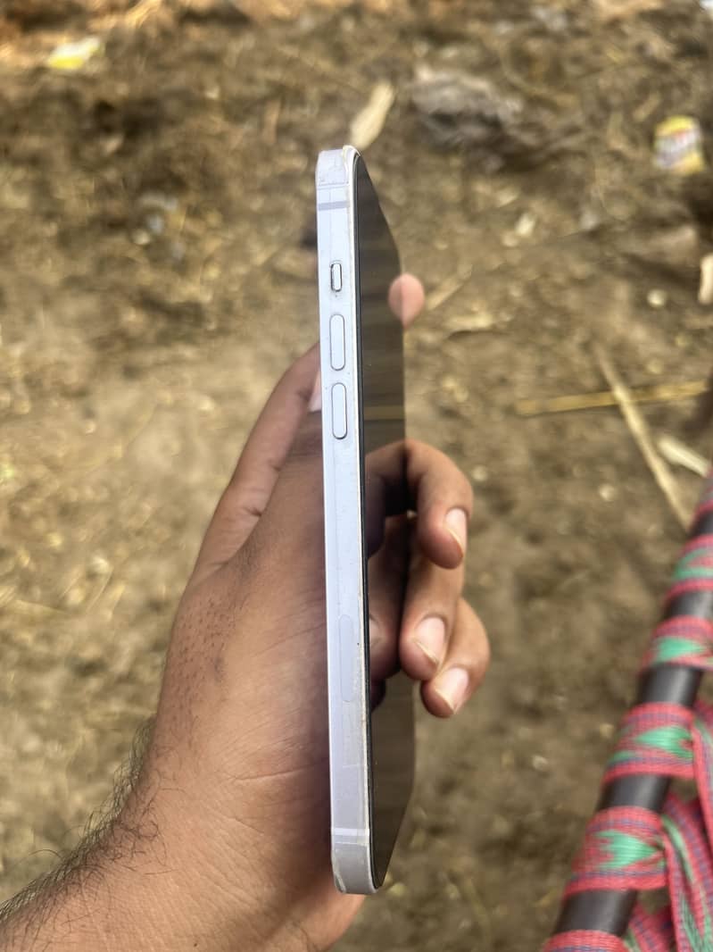 Apple iPhone 14 plus 3