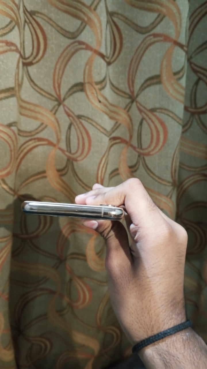 Apple iPhone XS 1