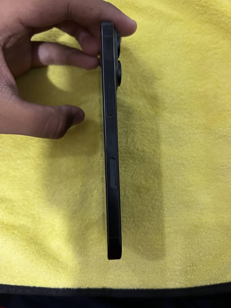 Apple iPhone 16 Pro 1