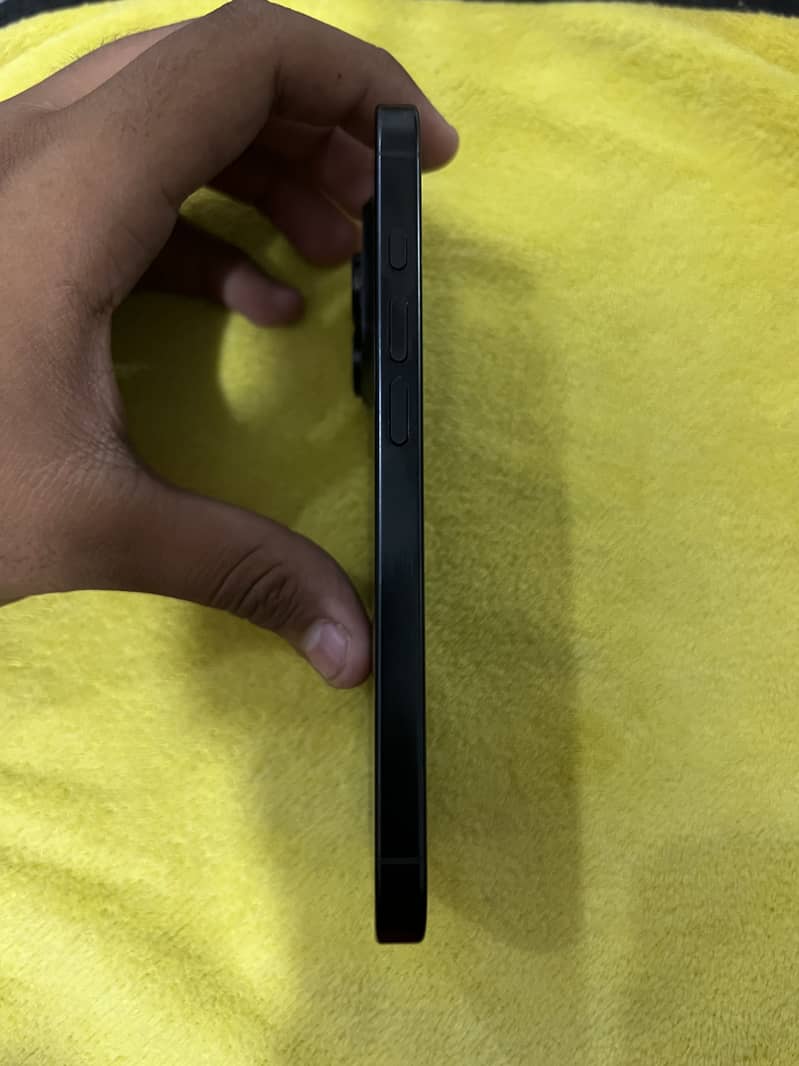 Apple iPhone 16 Pro 2