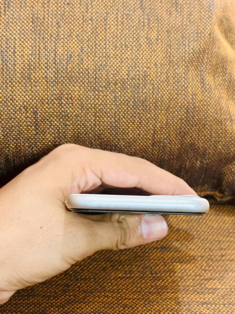 Apple iPhone 11 6