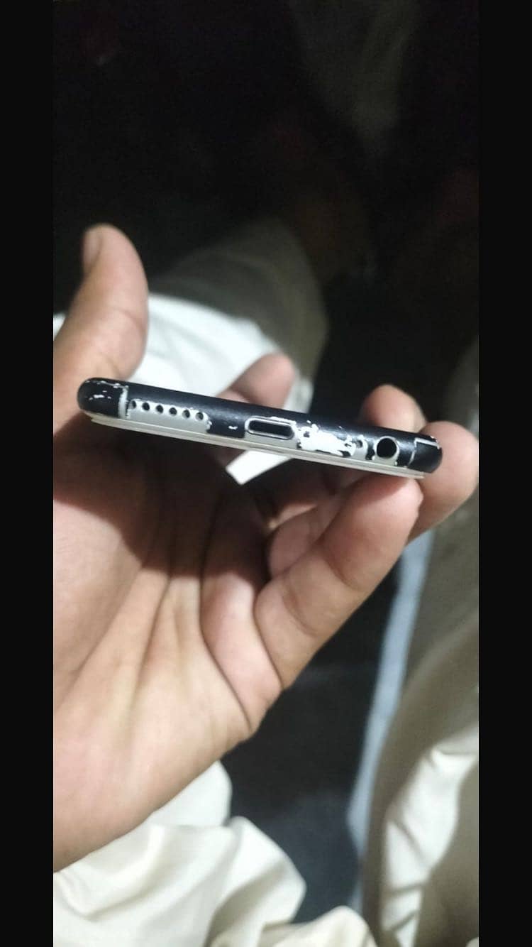 Apple iPhone 6S 4