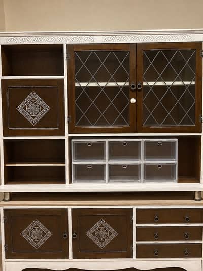 Adjustable Showcase for sale