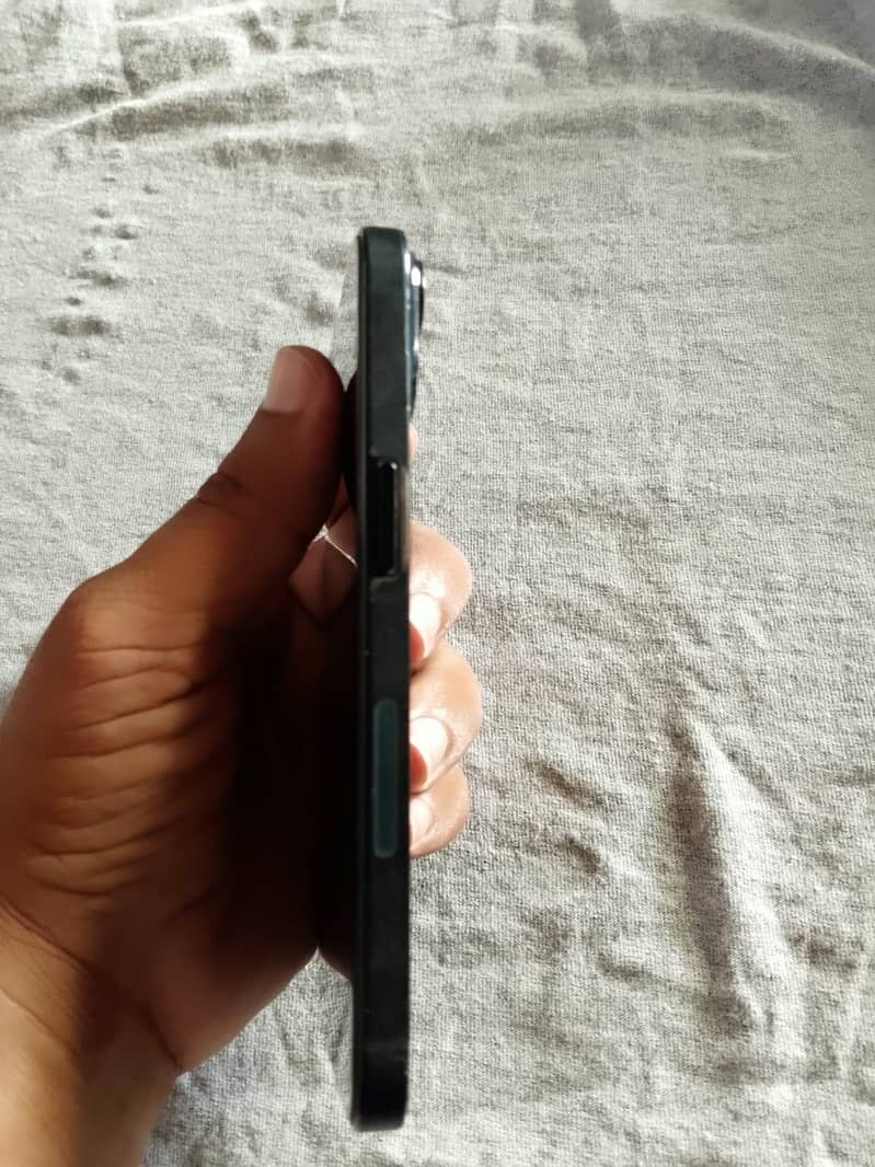 Apple iPhone 14 4