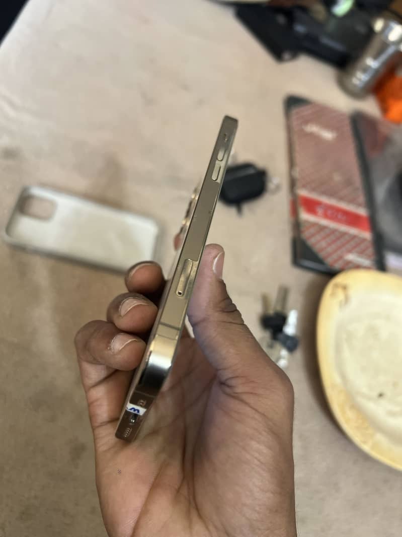 Apple iPhone 12 Pro 3