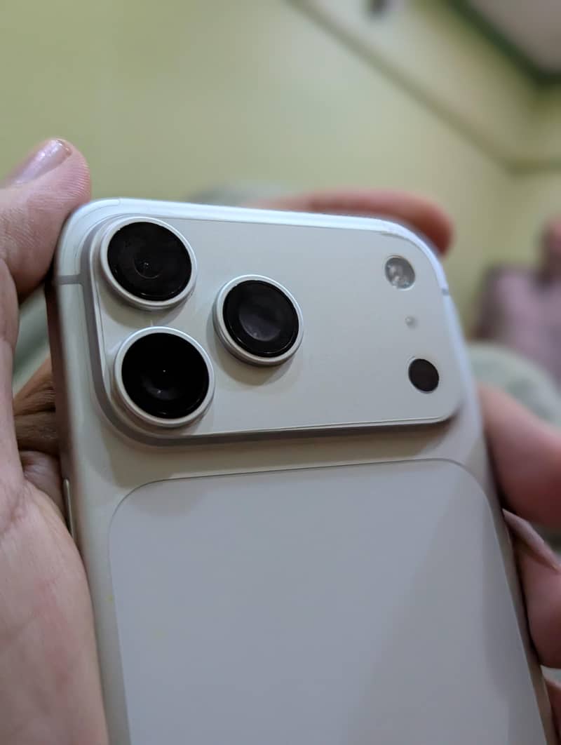 iPhone 17 pro max 4