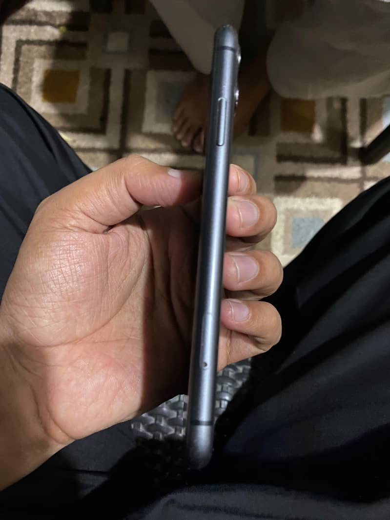 Apple iPhone 11 3