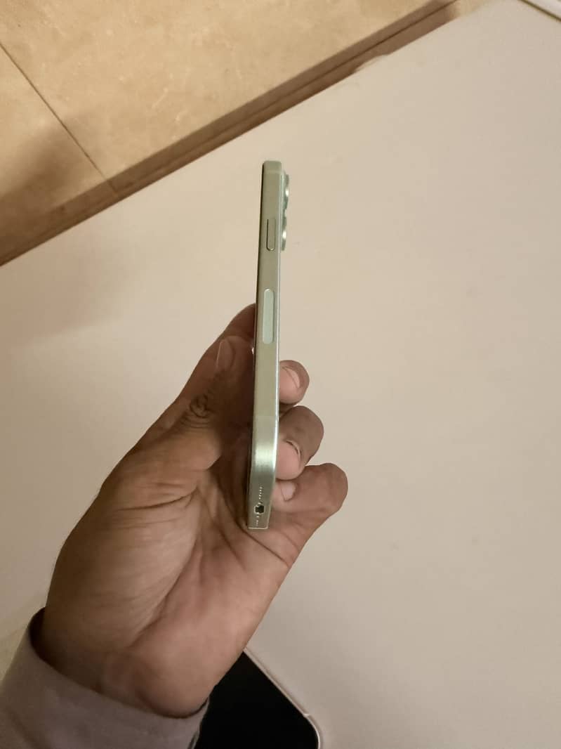 Apple iPhone 15 3