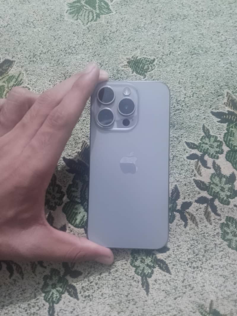 Apple iPhone 15 Pro 0