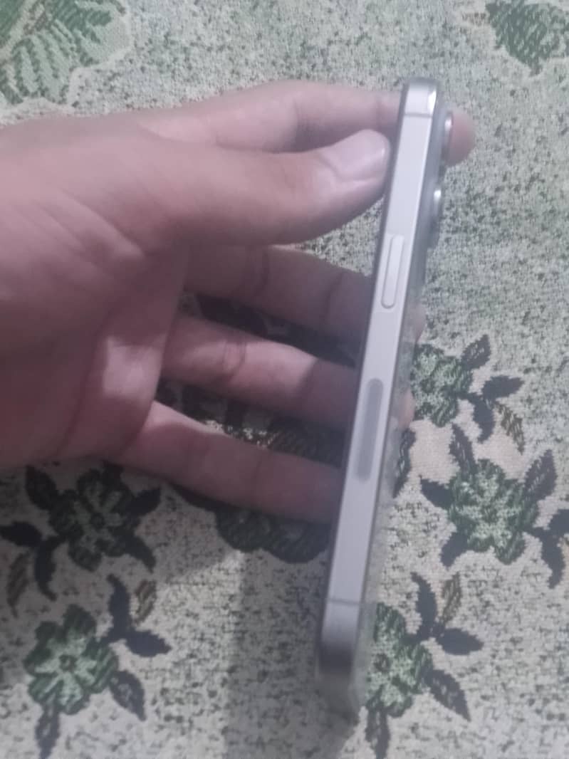 Apple iPhone 15 Pro 2