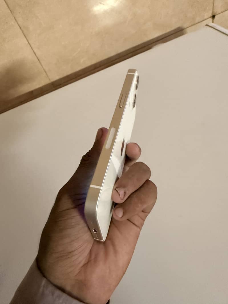 Apple iPhone 13 2