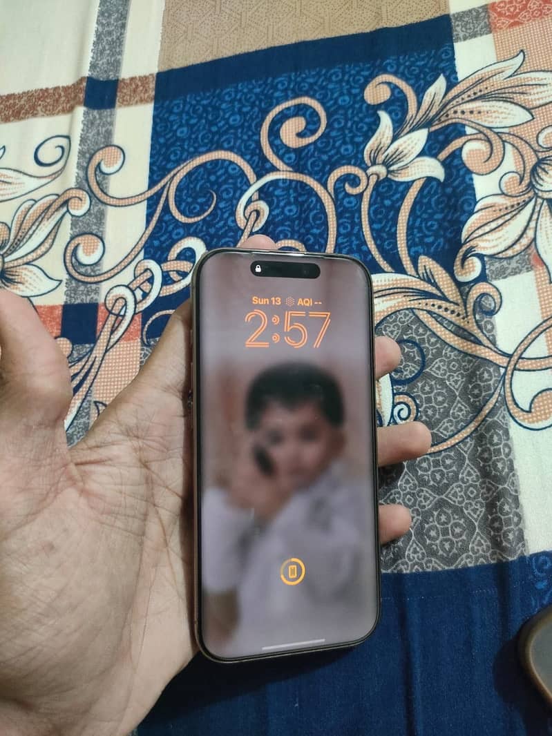 Apple iPhone 16 Pro 1
