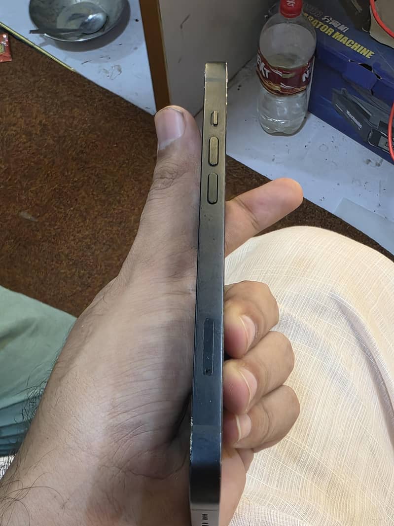 Apple iPhone 13 4