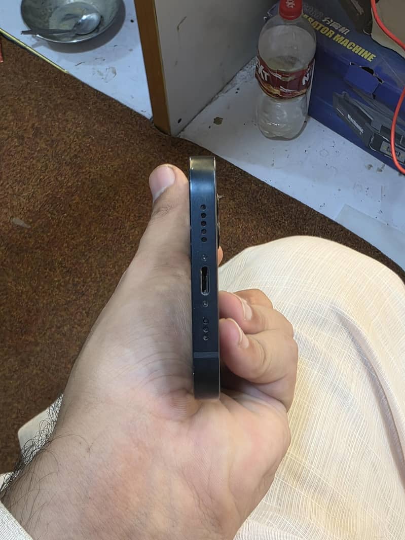 Apple iPhone 13 5