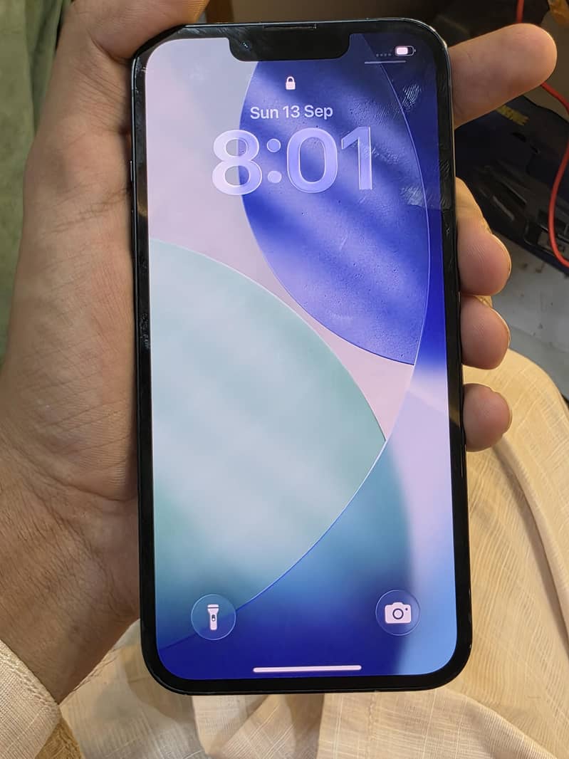 Apple iPhone 13 8