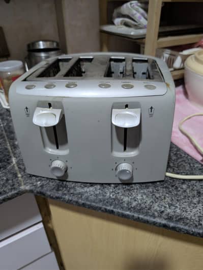 4- Slice Electric Toaster for Sale
