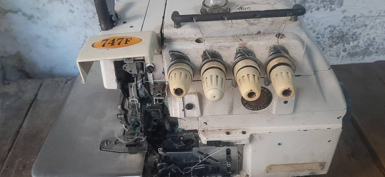 Rs. 40.000                فروخت کے لیے 747F اوورلاک مشین مکمل سیٹ پشاور 1