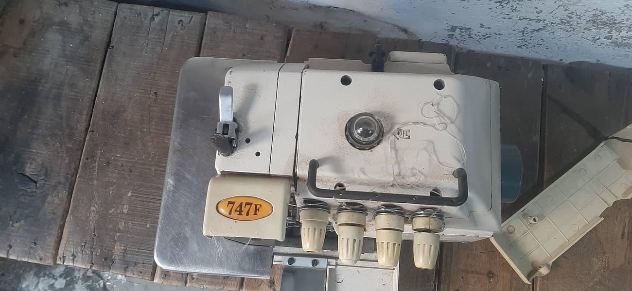 Rs. 40.000                فروخت کے لیے 747F اوورلاک مشین مکمل سیٹ پشاور 2