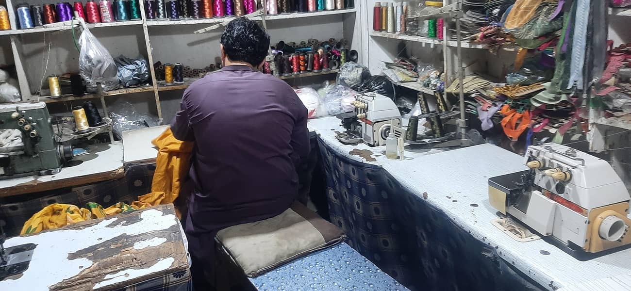 Rs. 40.000                فروخت کے لیے 747F اوورلاک مشین مکمل سیٹ پشاور 8