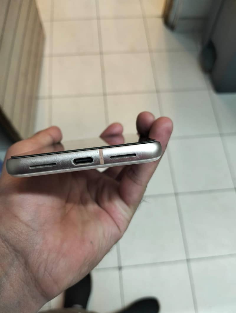 Google pixel 8 3