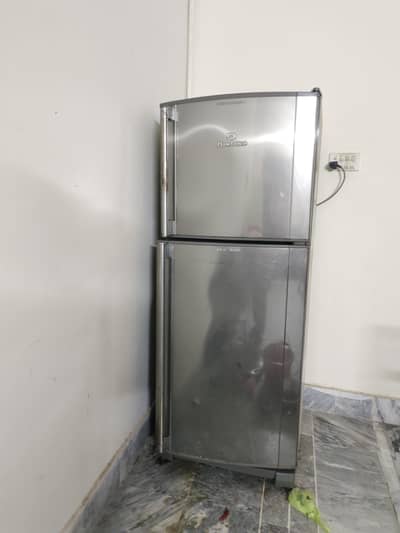 Dawlance fridge 9 on 10 condition