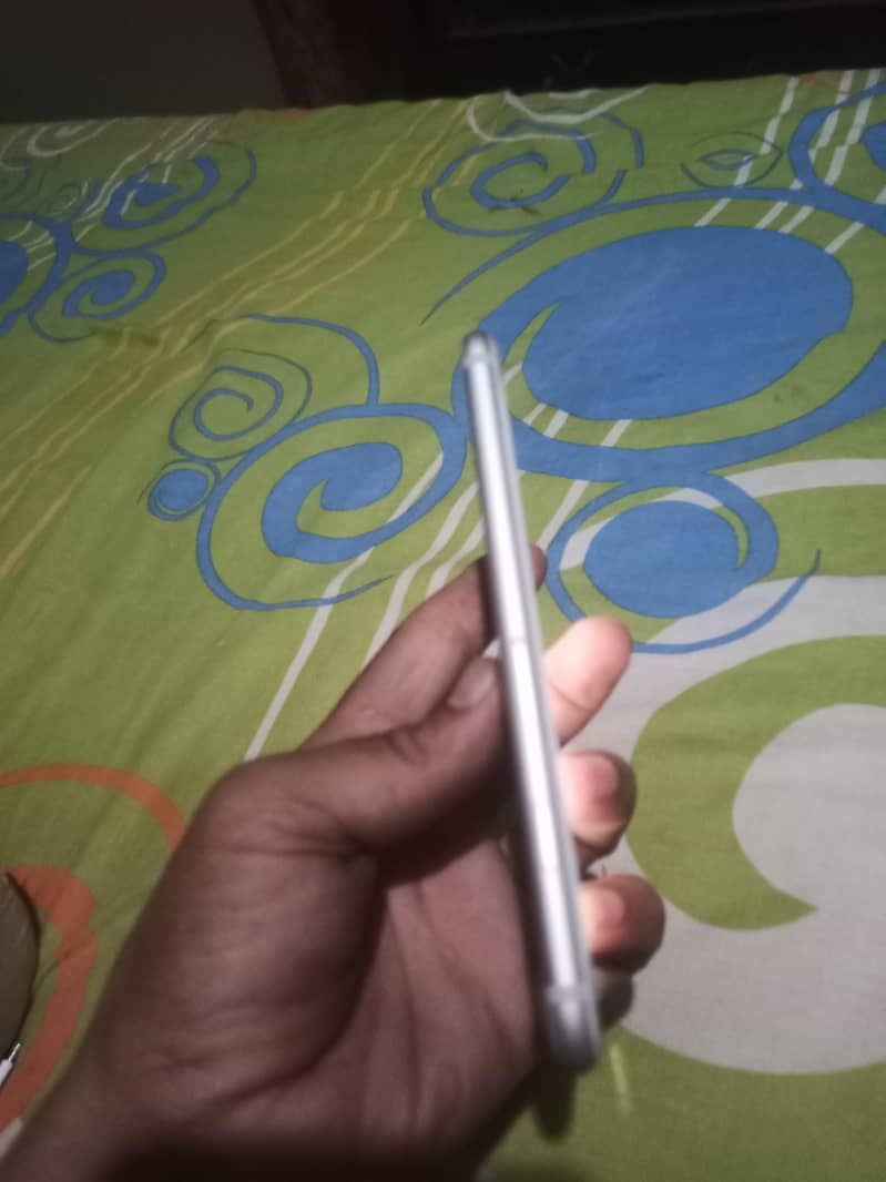 Apple iPhone 7 3