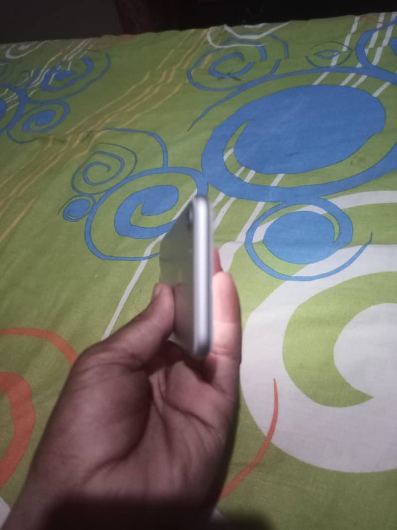 Apple iPhone 7 4