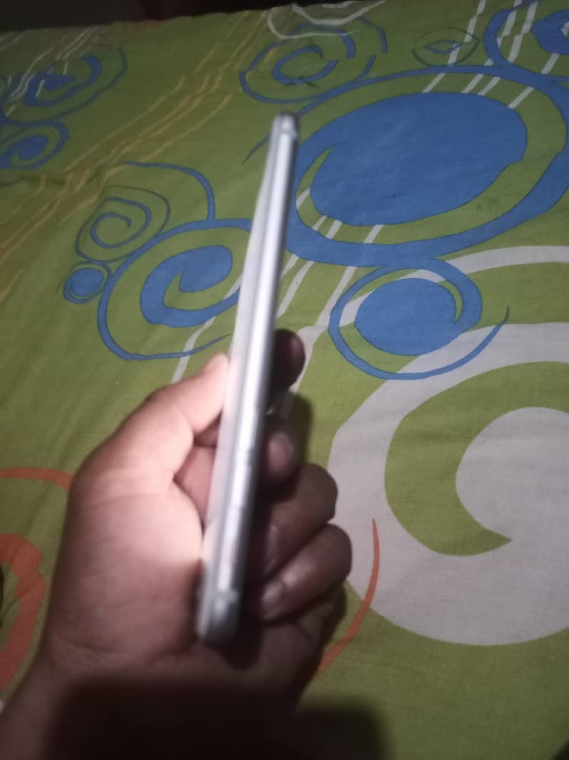 Apple iPhone 7 6