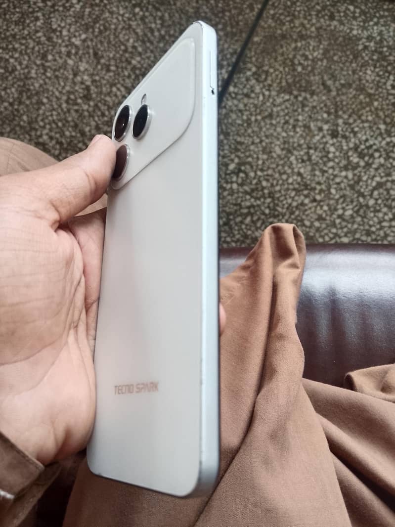 Tecno SPARK 40 1