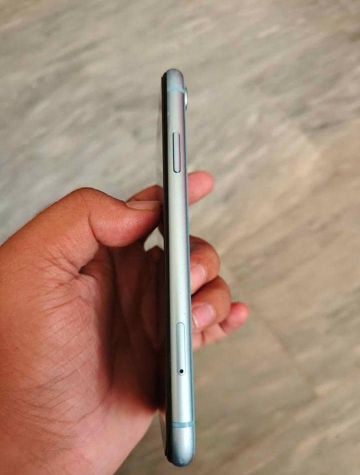 Apple iPhone XR 1