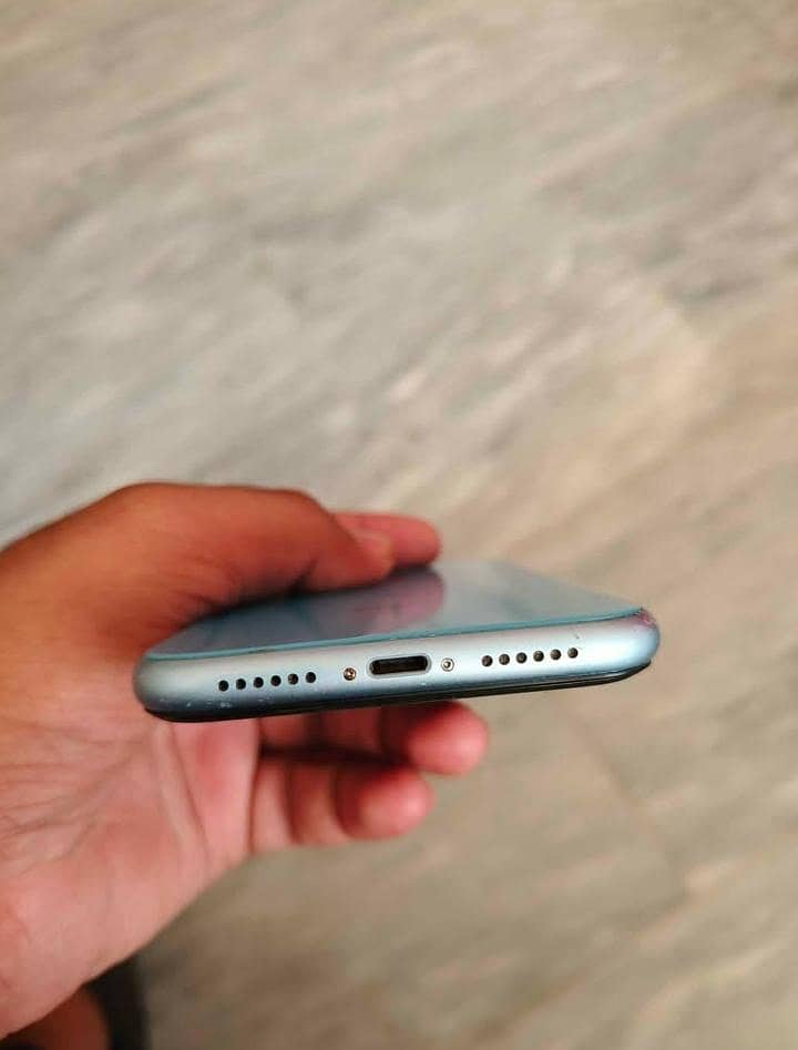 Apple iPhone XR 4