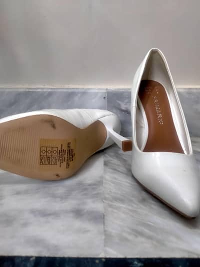 Unused and branded sandals for sale