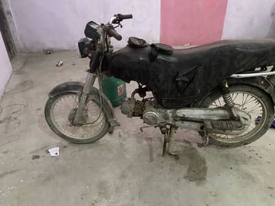 United 70cc best fuel average urgent sale