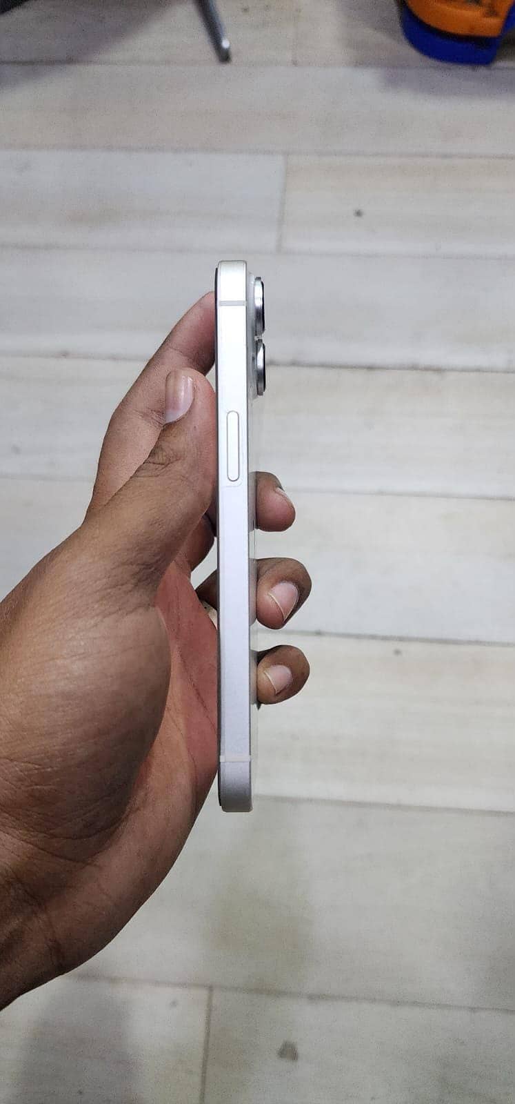 Apple iPhone 14 3