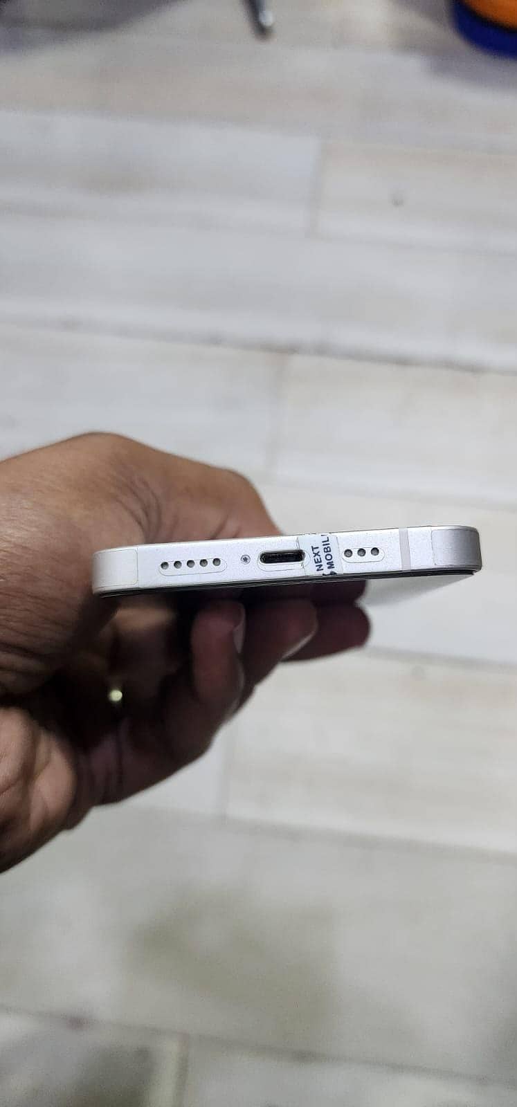 Apple iPhone 14 4