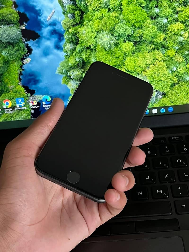 Apple iPhone 8 1