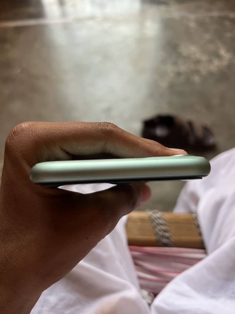 Apple iPhone 11 3