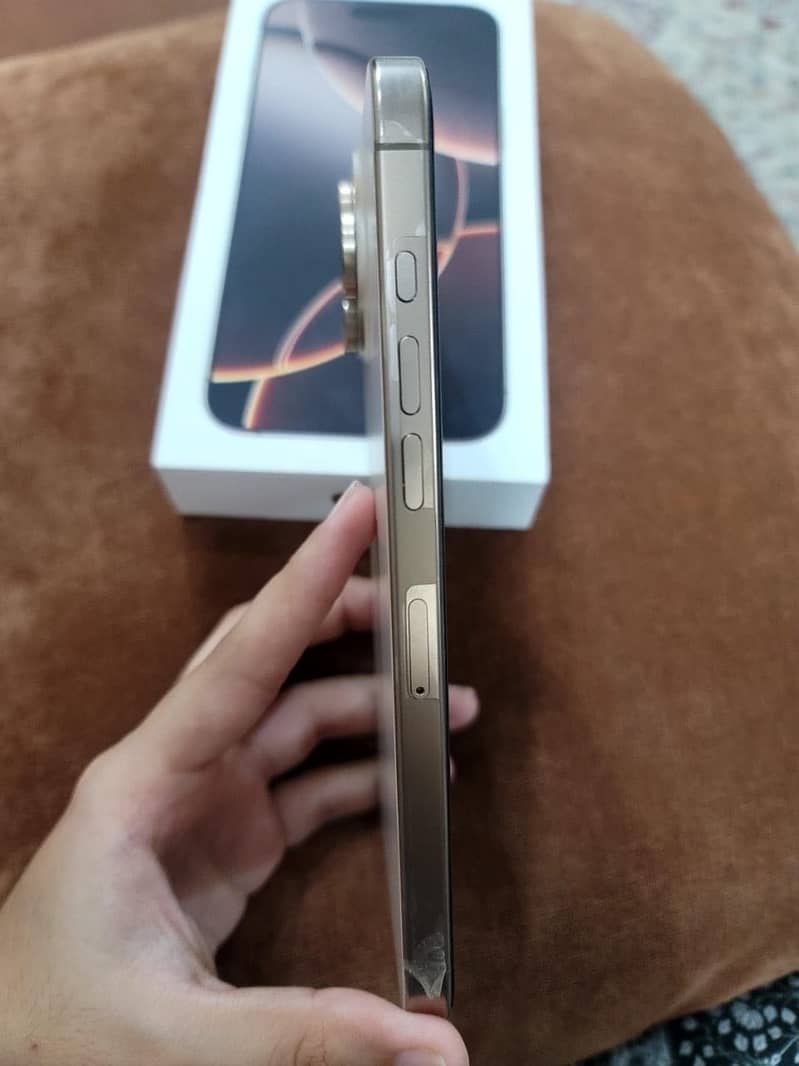Apple iPhone 16 Pro Max 1