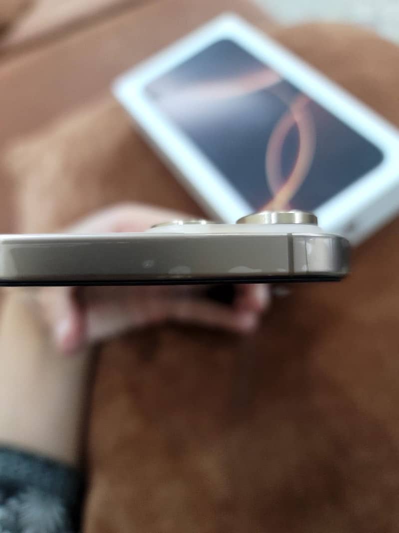 Apple iPhone 16 Pro Max 4
