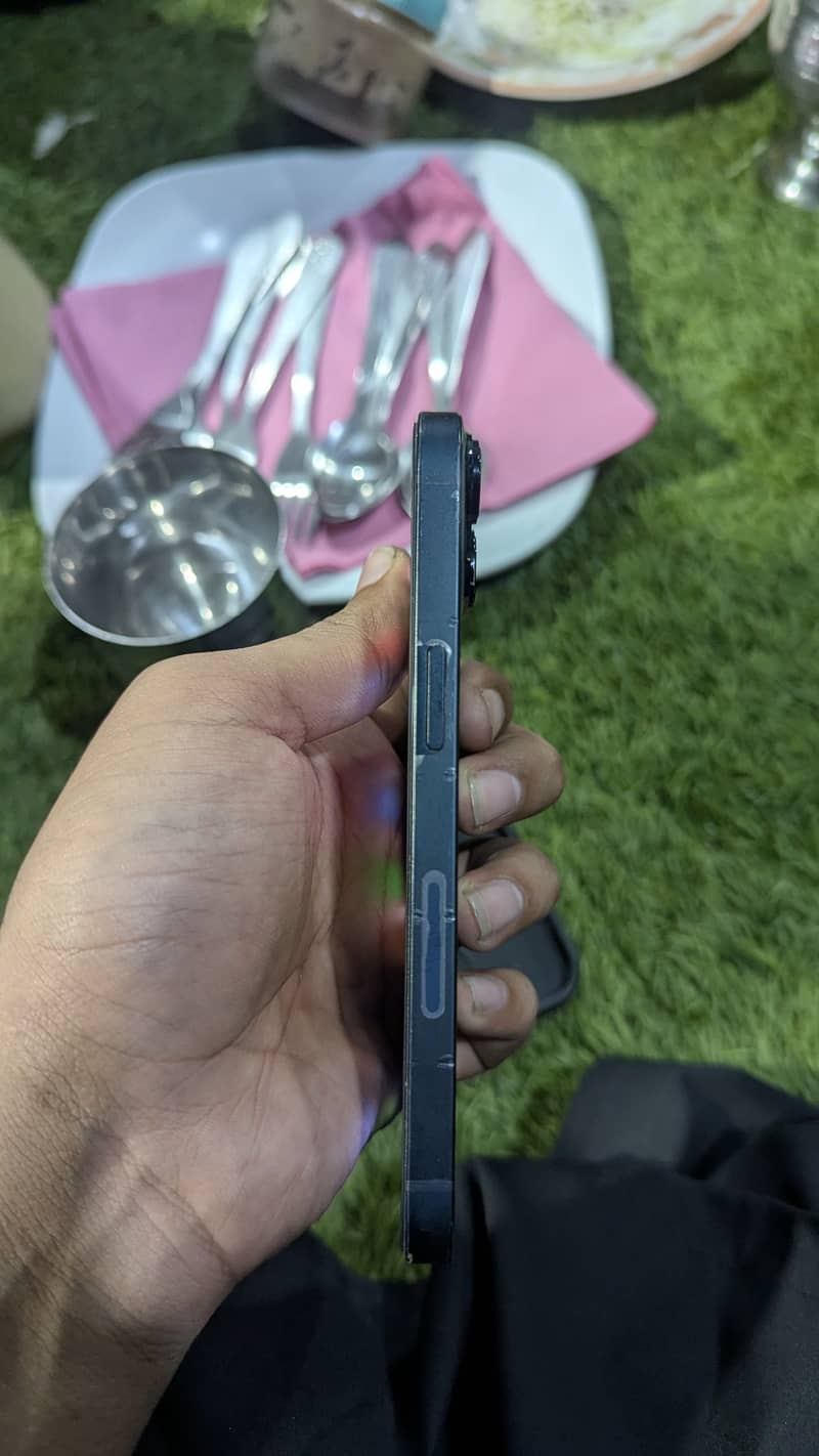 Apple iPhone 14 3