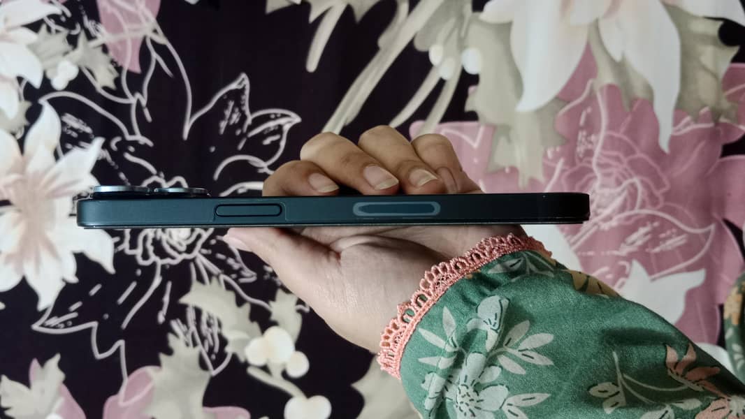 Apple iPhone 14 3
