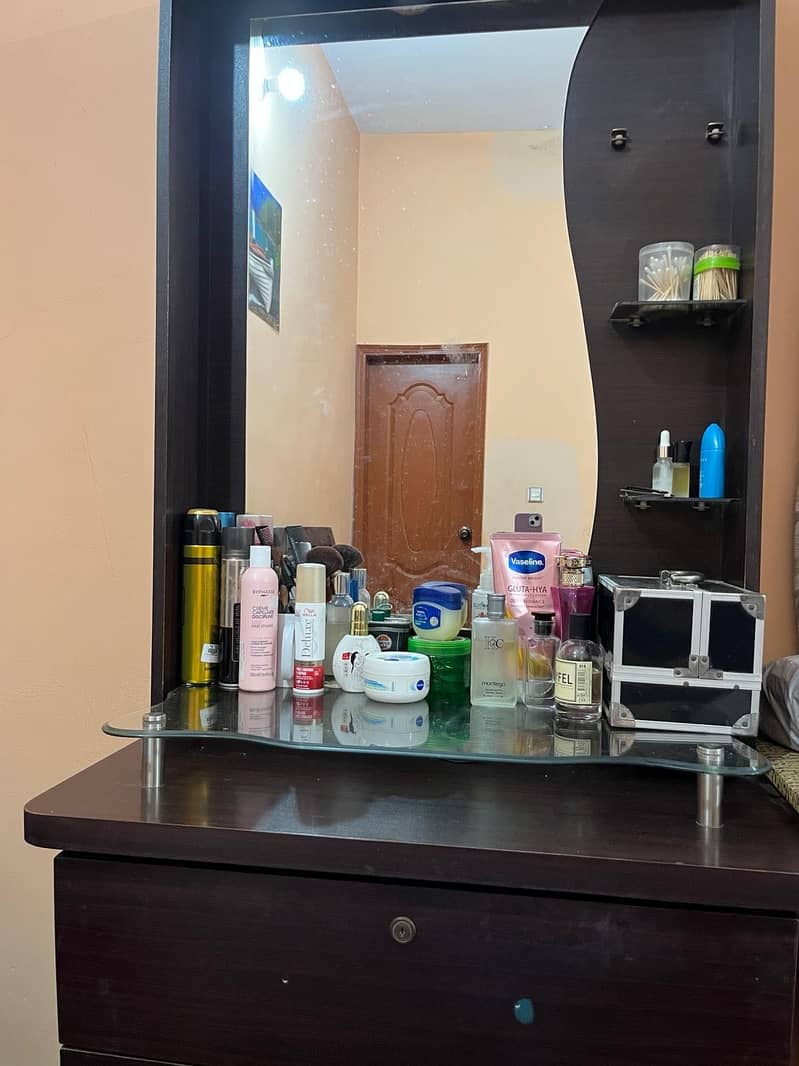 Dressing Table 0