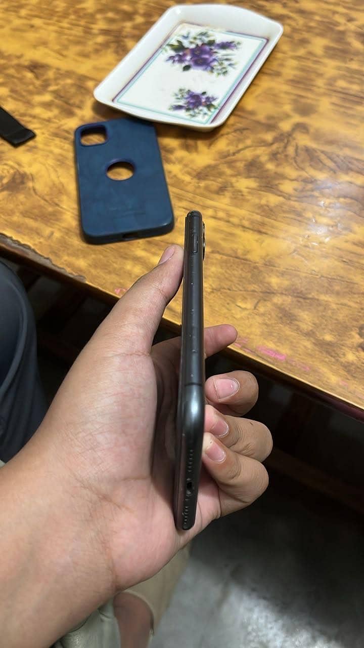 Apple iPhone 11 0
