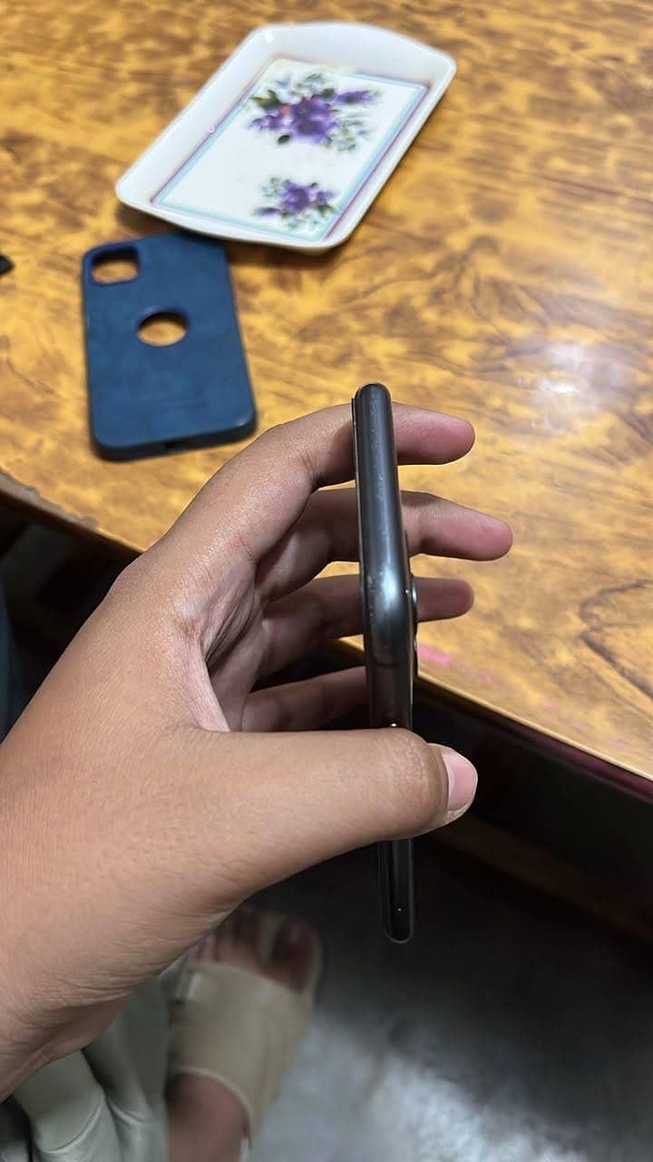 Apple iPhone 11 3