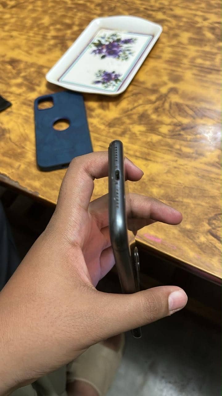 Apple iPhone 11 4